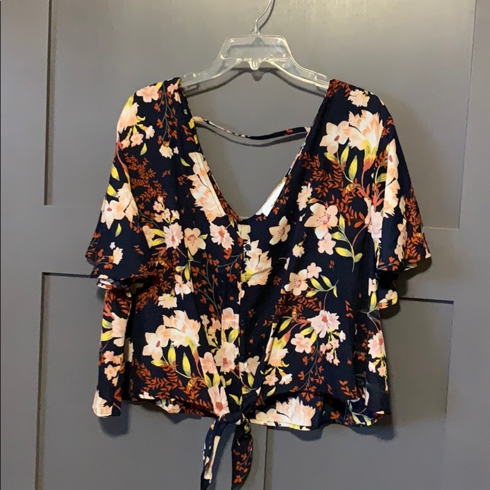 Crop top with buttons and tie at bottom
